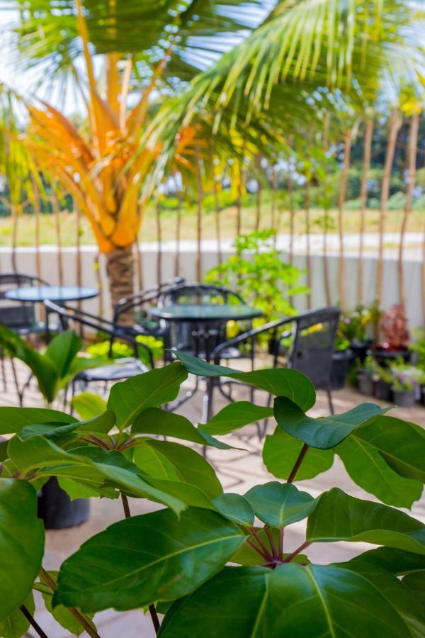 Nihaali Maldives Hotel Kudarikilu ภายนอก รูปภาพ